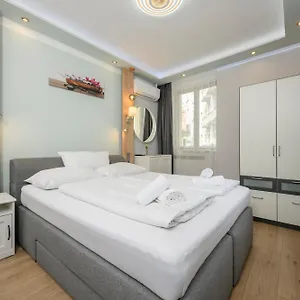 4* Ξενοδοχείο με διαμερίσματα Palais Palffy