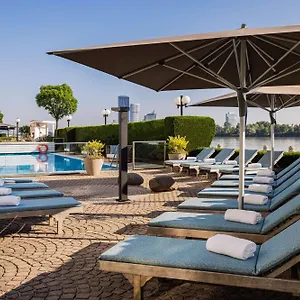 4* 酒店 Hilton Waterfront